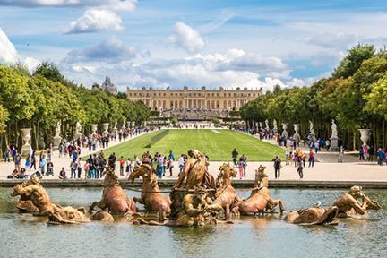 Fuente de Apolo en el Jardín de Versalles de París