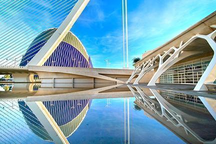 Característica arquitectura de la Ciudad de las Artes y las Ciencias de Valencia