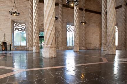 Interior de la Lonja de la Seda de Valencia