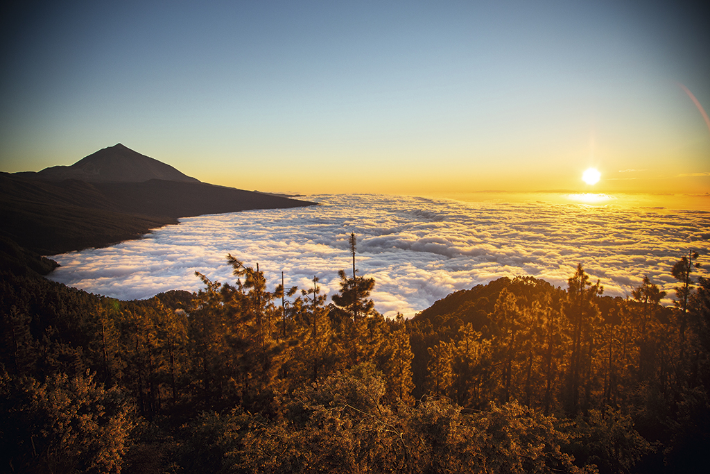 Mar de nubes desde la cima del Teide, Canarias