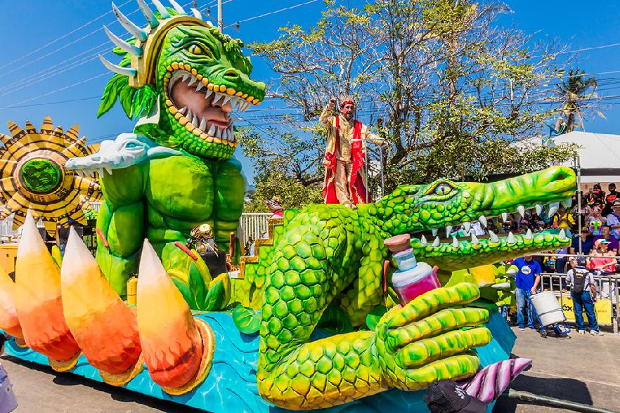 Carroza decorada en el carnaval de Barranquillas